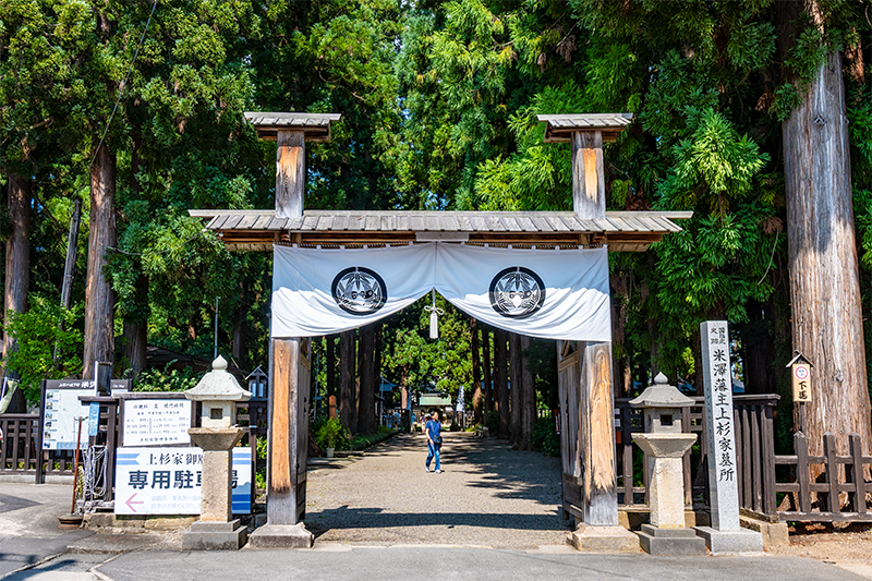 米沢藩主上杉家廟所