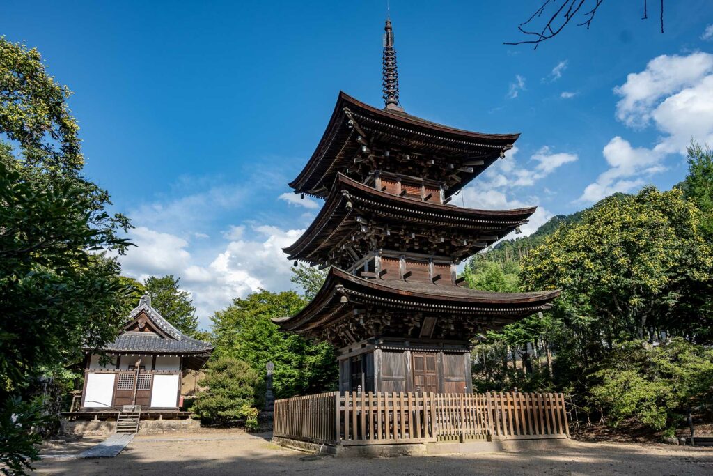 前山寺三重塔 未完成の完成の塔